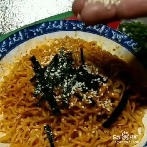 国产高仿火鸡面视频,口感与原版媲美，自制教程大公开！