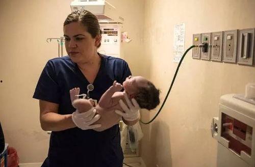 外国产房的视频,温馨与科技并存的分娩体验